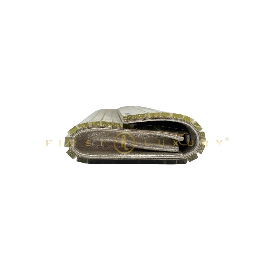 default-img